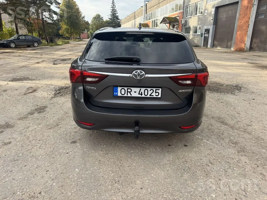 Toyota Avensis 2015 photo 4