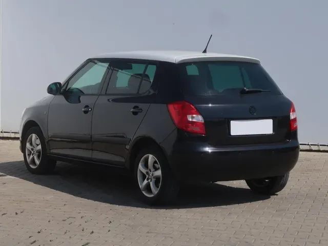 Skoda Fabia 2013 photo 3
