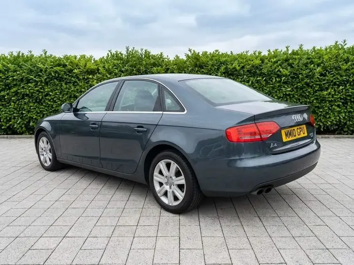 Audi A4 2010 photo 4