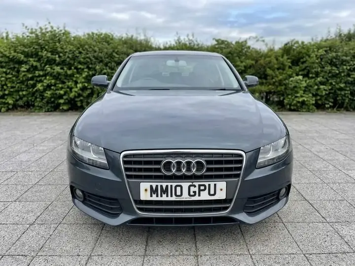Audi A4 2010 photo 2