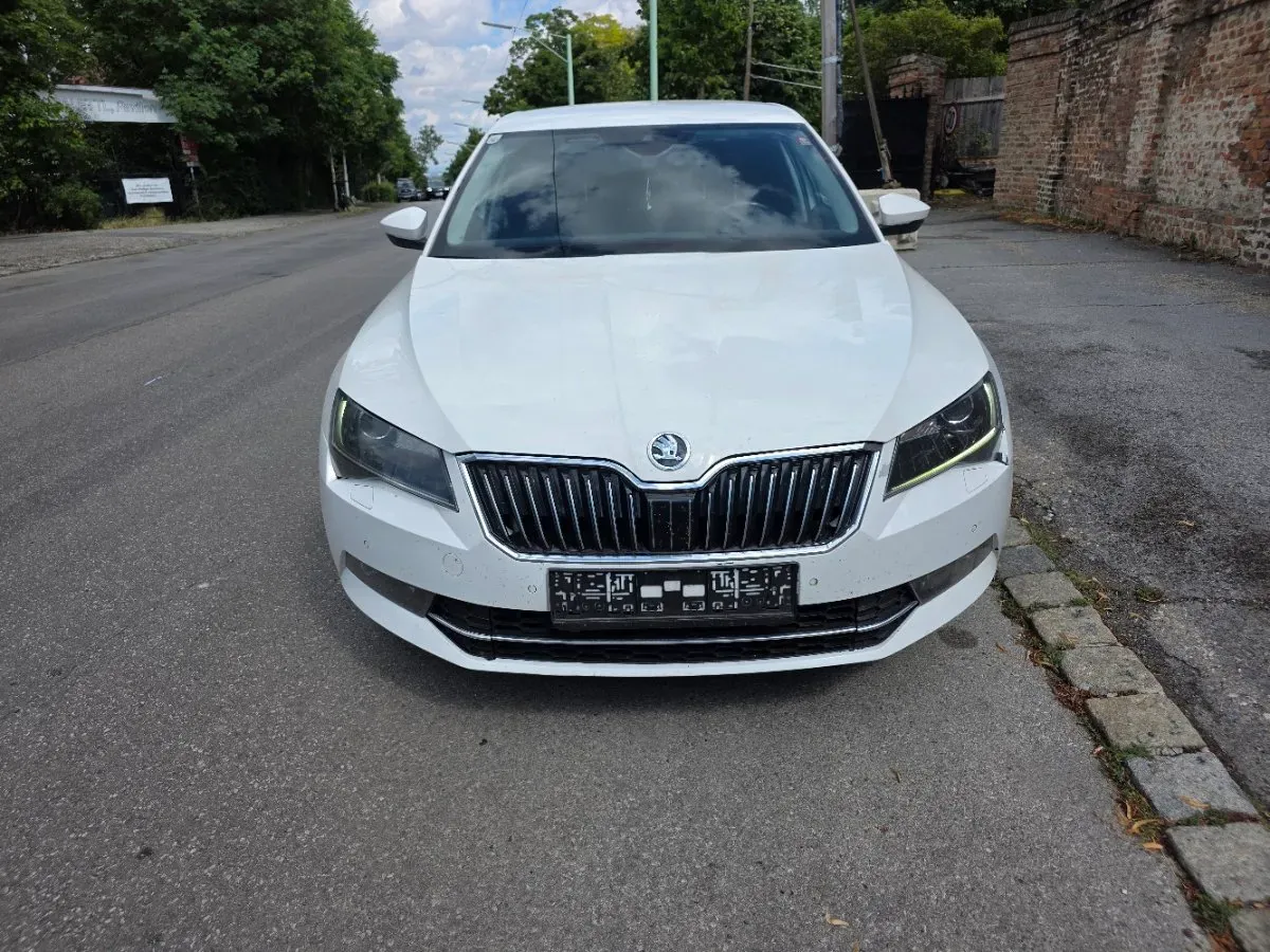 Skoda Superb 2017 photo 2