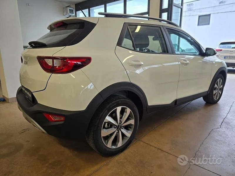 Kia Stonic 2023 photo 4