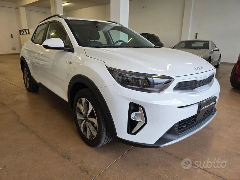 Kia Stonic 2023 photo 3