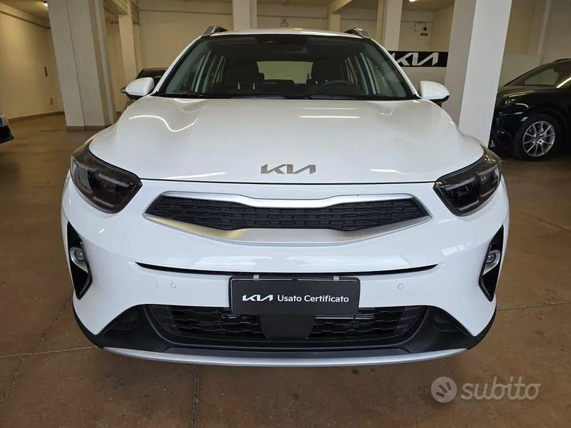 Kia Stonic 2023 photo 2