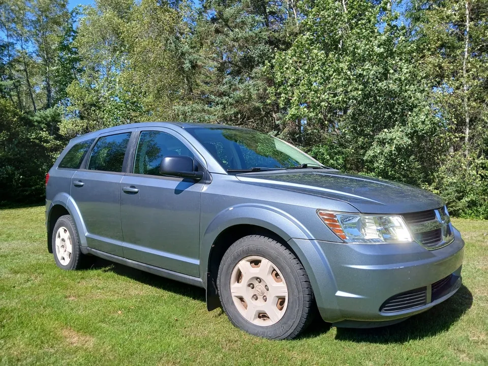 Dodge Journey 2010 photo 2