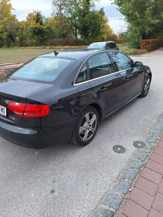 Audi A4 2011 photo 2