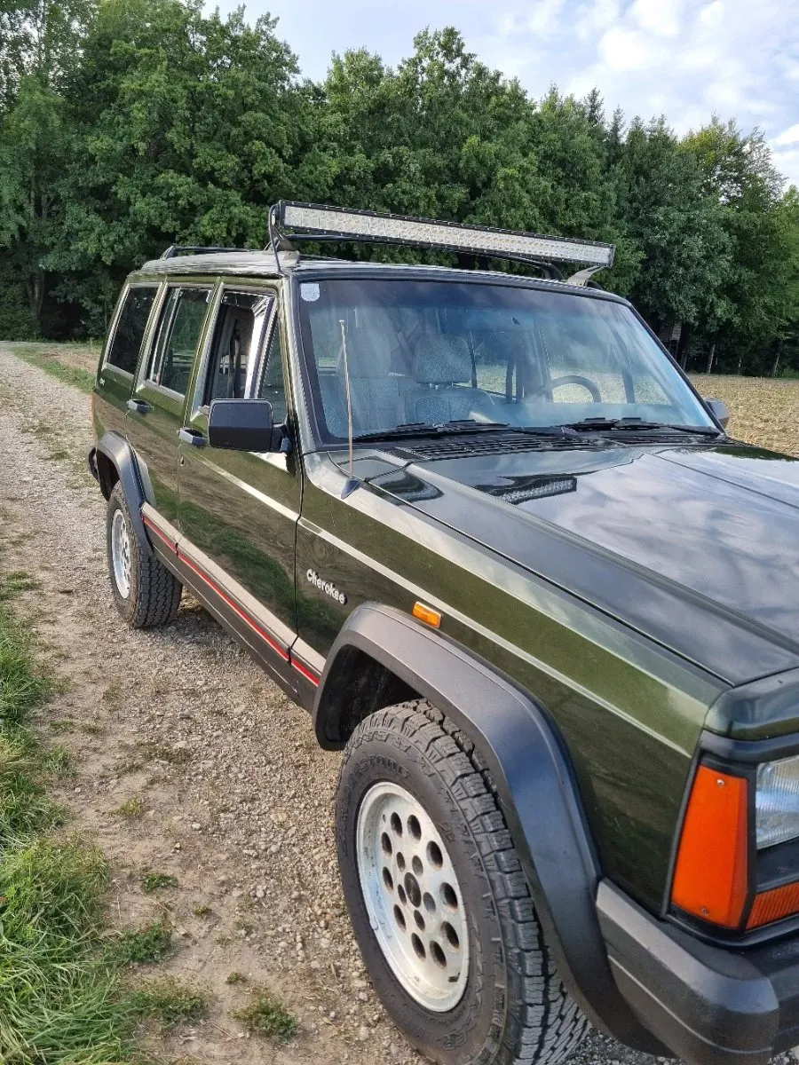 Jeep Cherokee 1996 photo 3