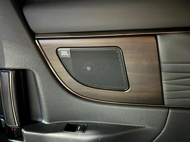 Toyota Alphard 2025 photo 2