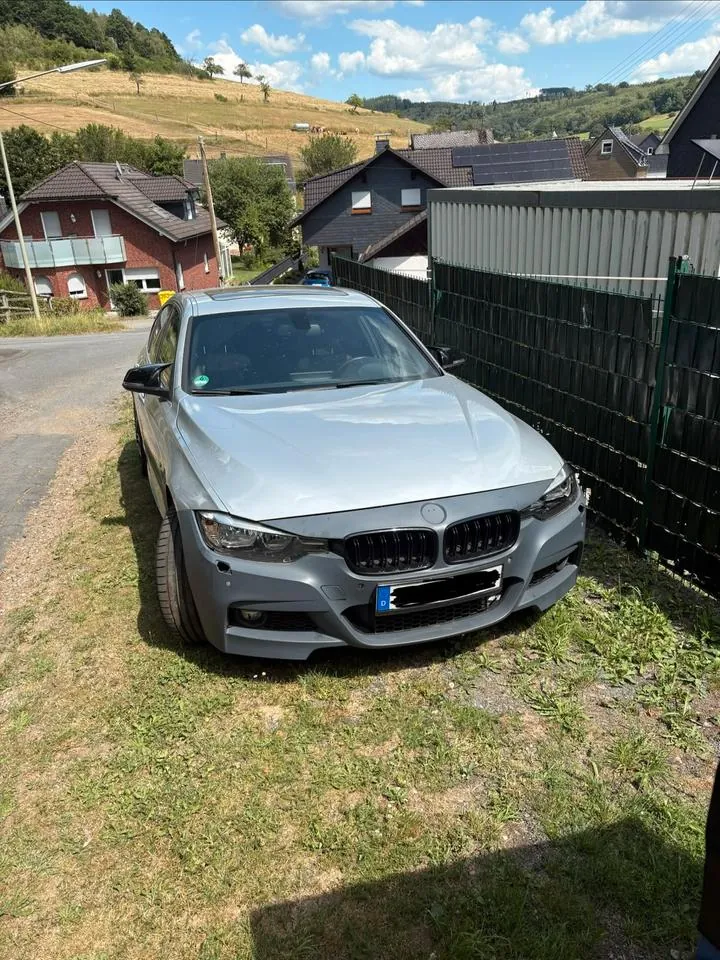 BMW 330I