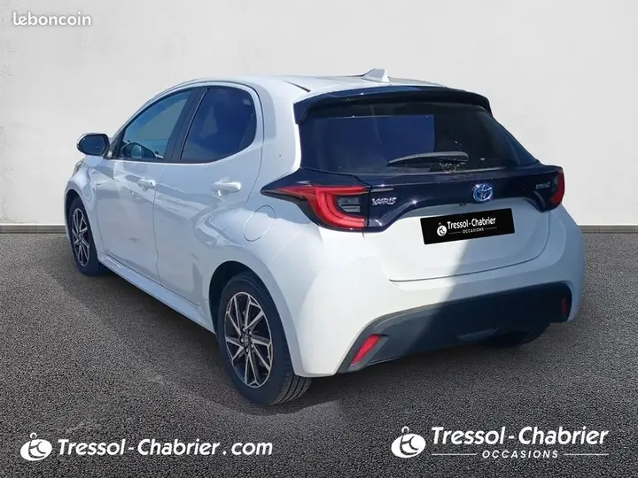 Toyota Yaris 2023 photo 3
