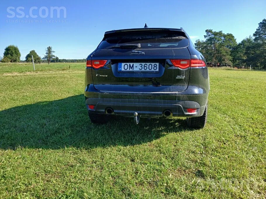 Jaguar F-Pace 2018 photo 2