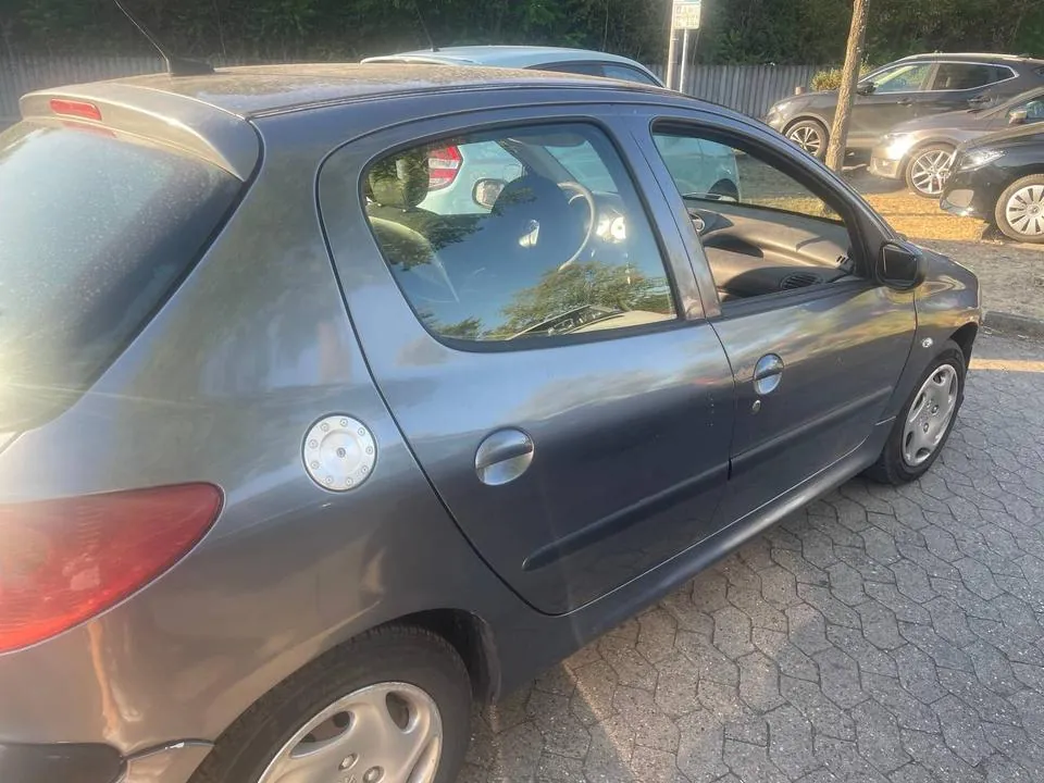 Peugeot 206