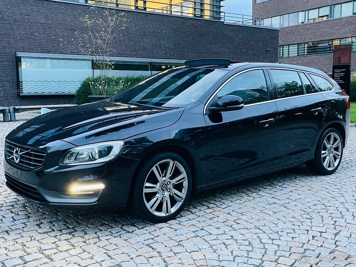 Volvo V60 2023 photo 2