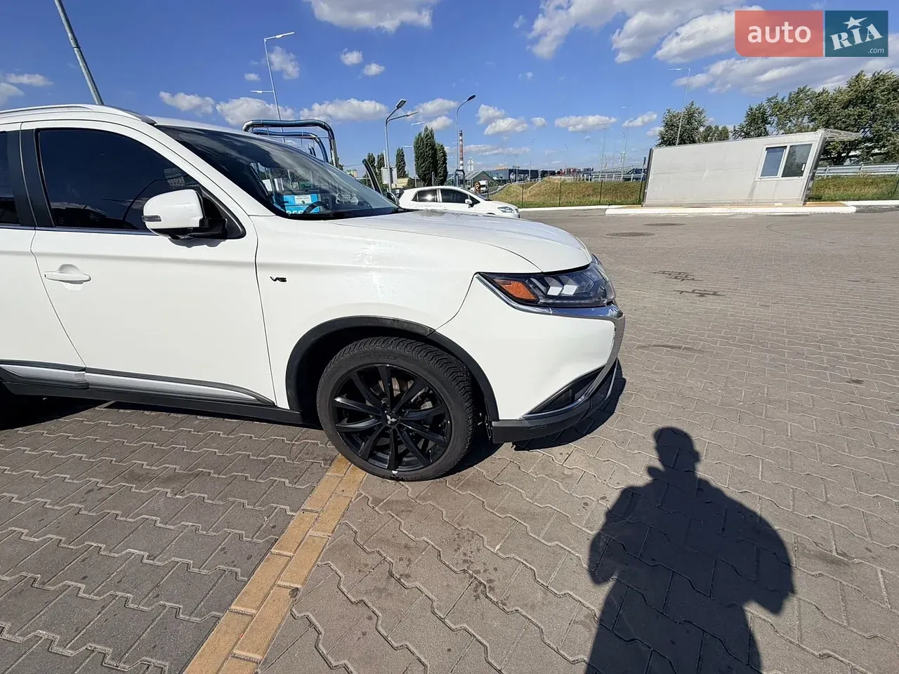 Mitsubishi Outlander 2018 photo 2