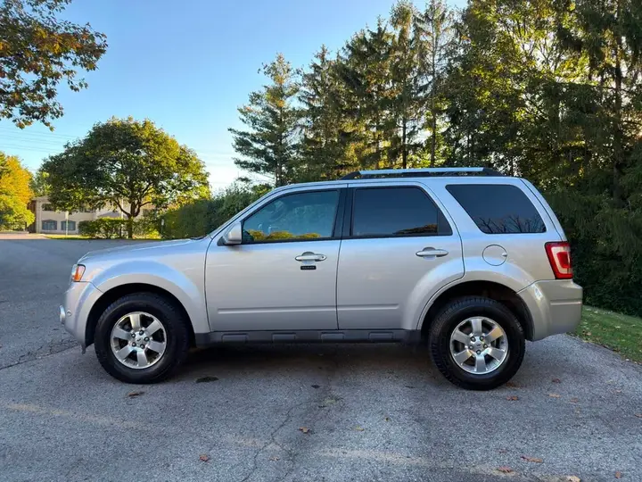 Ford Escape 2011 photo 2