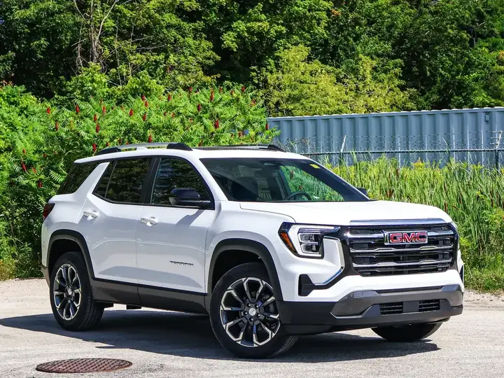 GMC Terrain 2027 photo 2