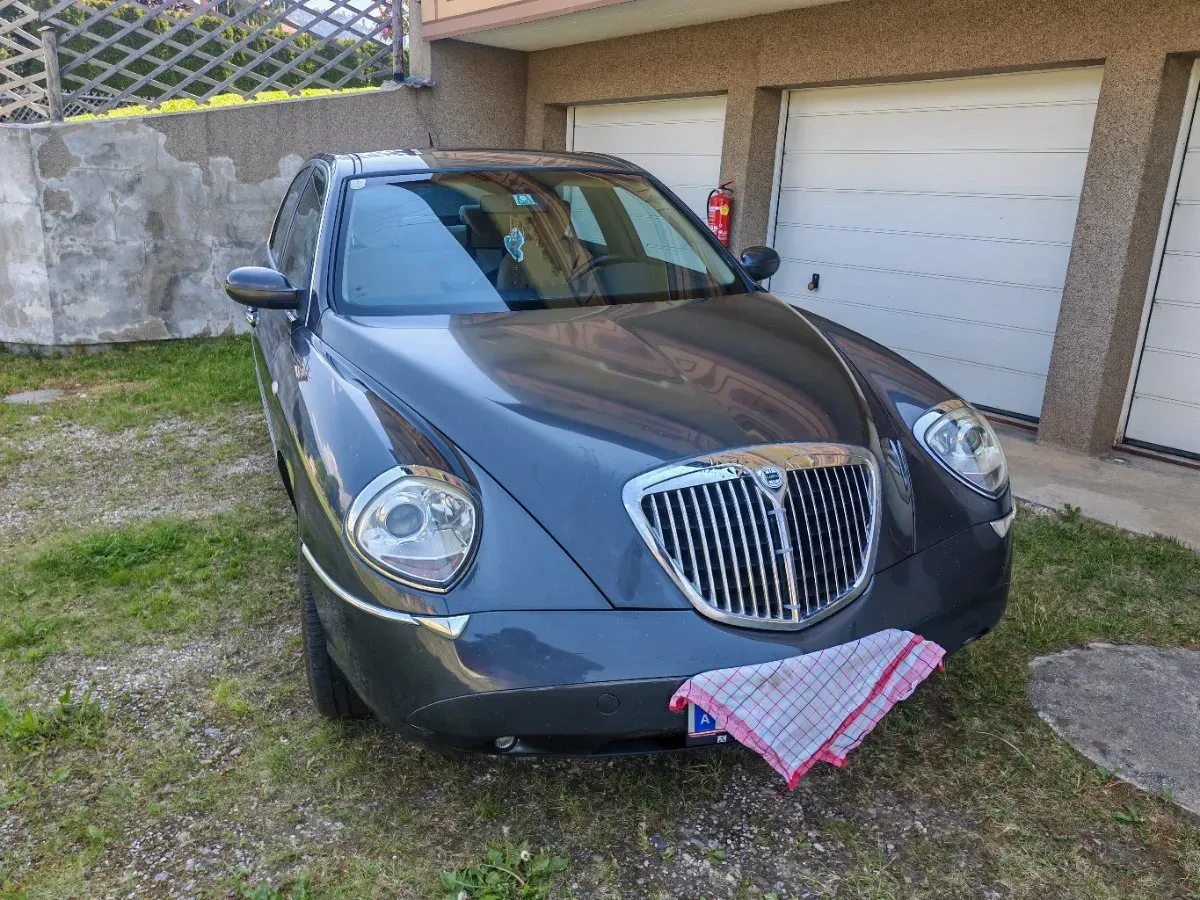 Lancia Thesis 2003 photo 2
