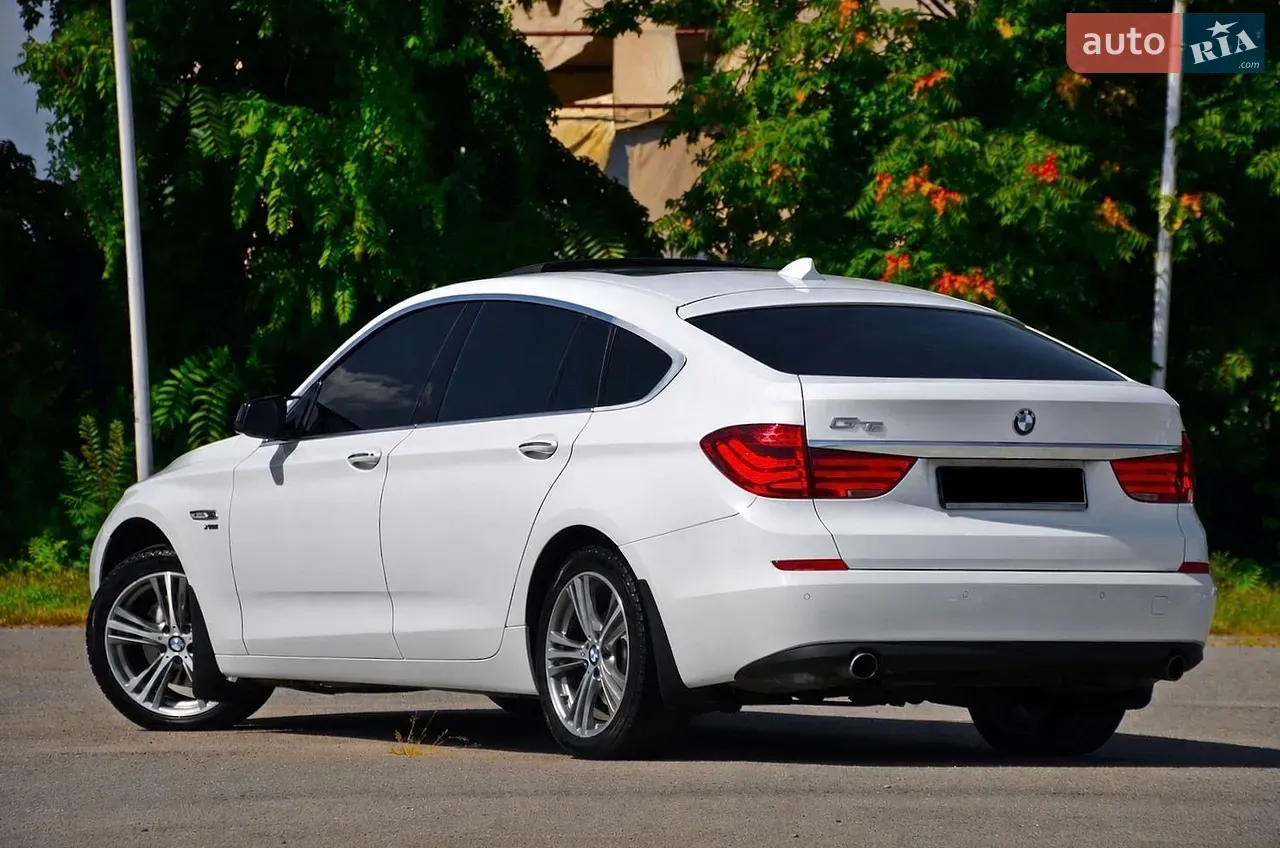 BMW 5 Series 2010 photo 2