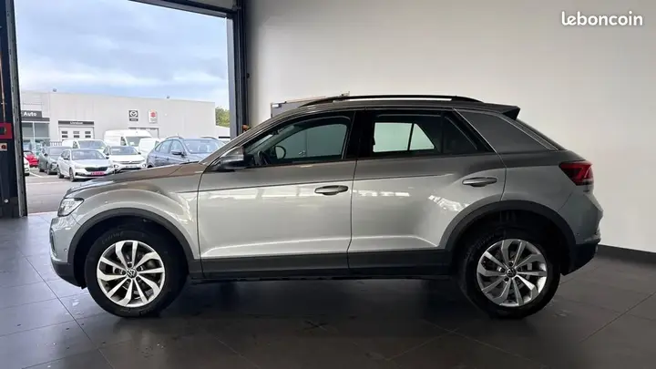 Volkswagen T-Roc 2022 photo 2