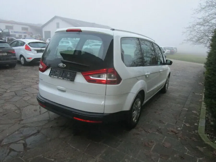 Ford Galaxy 2011 photo 3