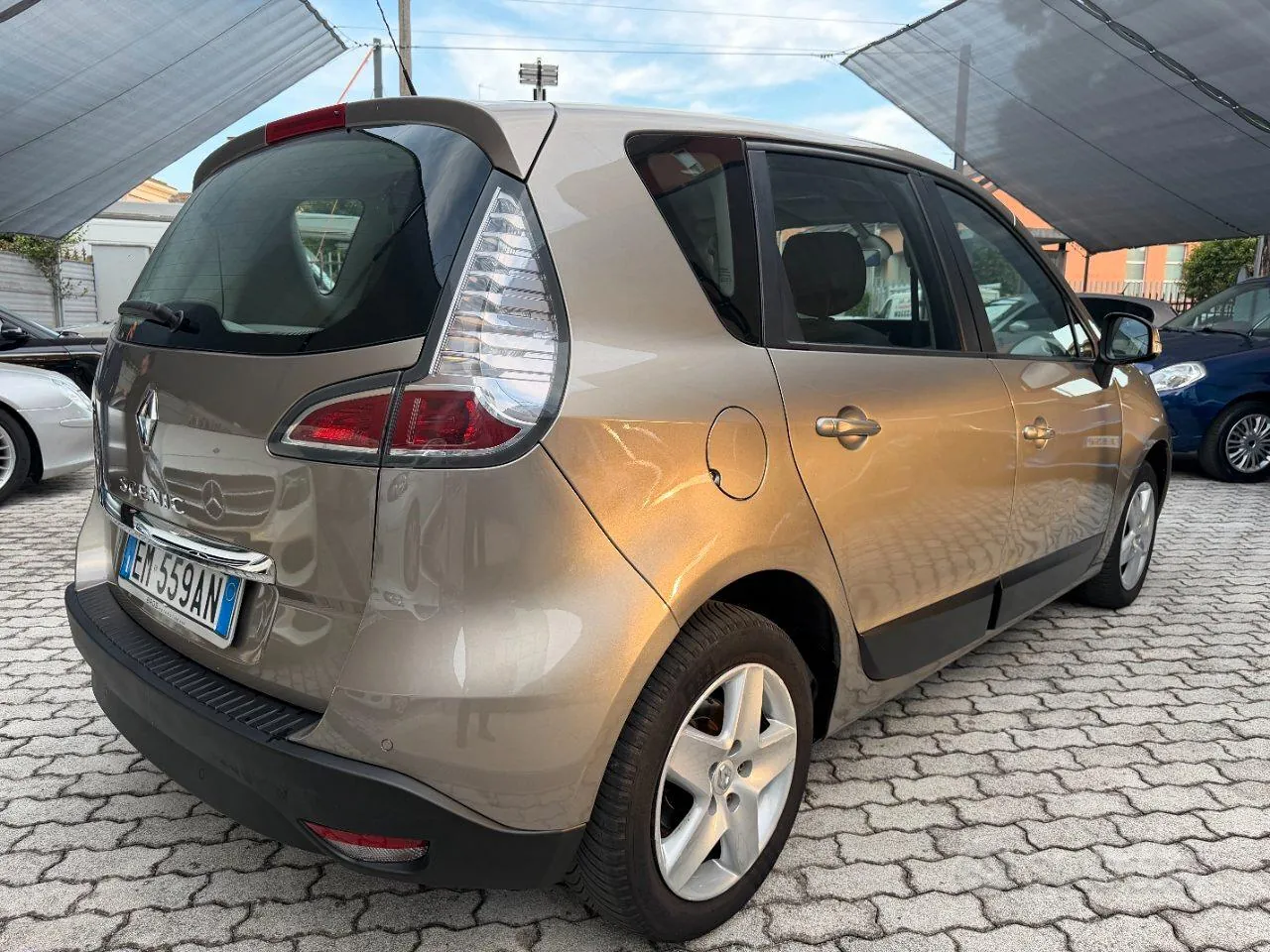 Renault Scenic 2012 photo 4