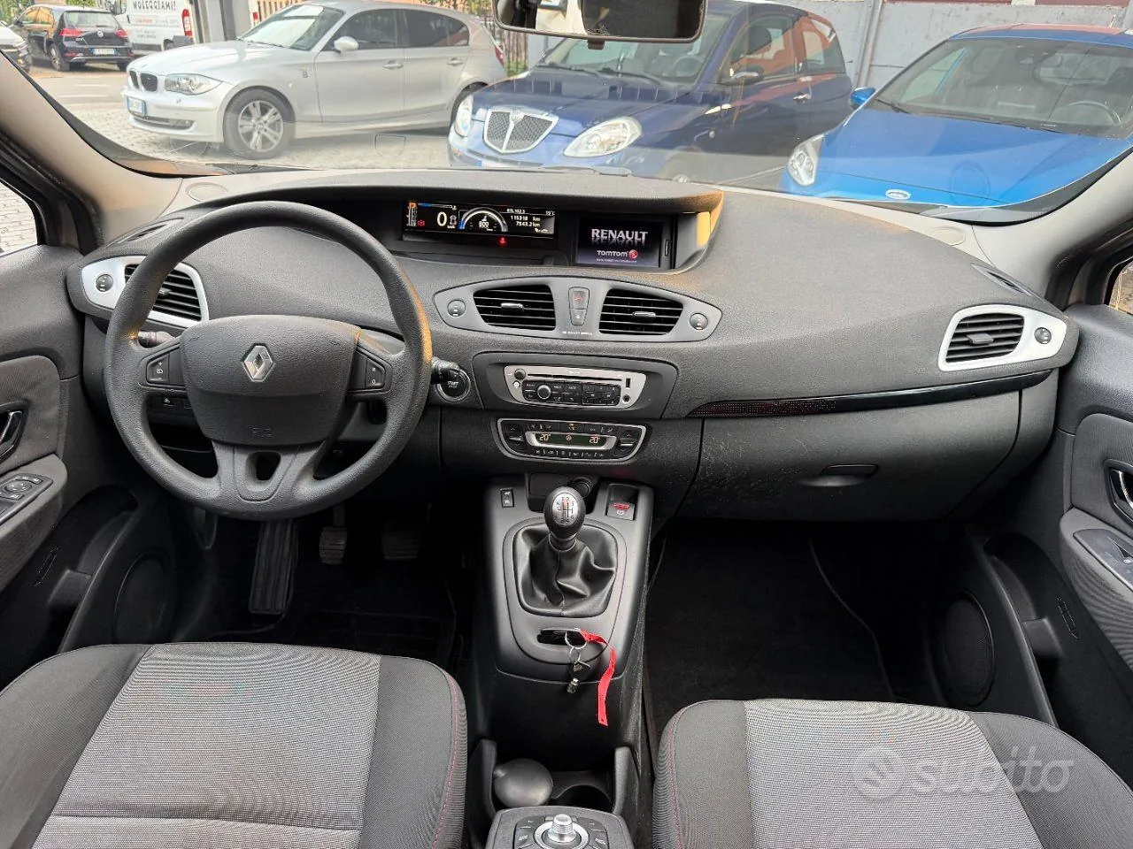 Renault Scenic 2012 photo 5