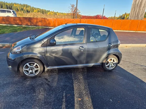 Toyota Aygo 2012 photo 2