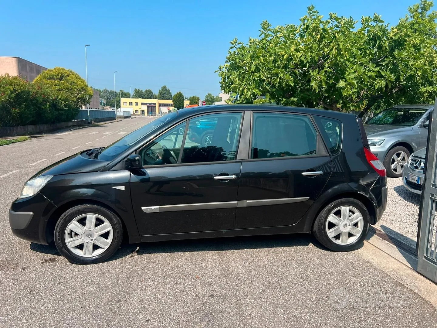 Renault Scenic 2005 photo 2