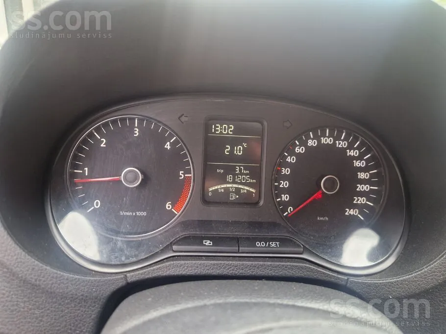 Volkswagen Polo 2010 photo 4