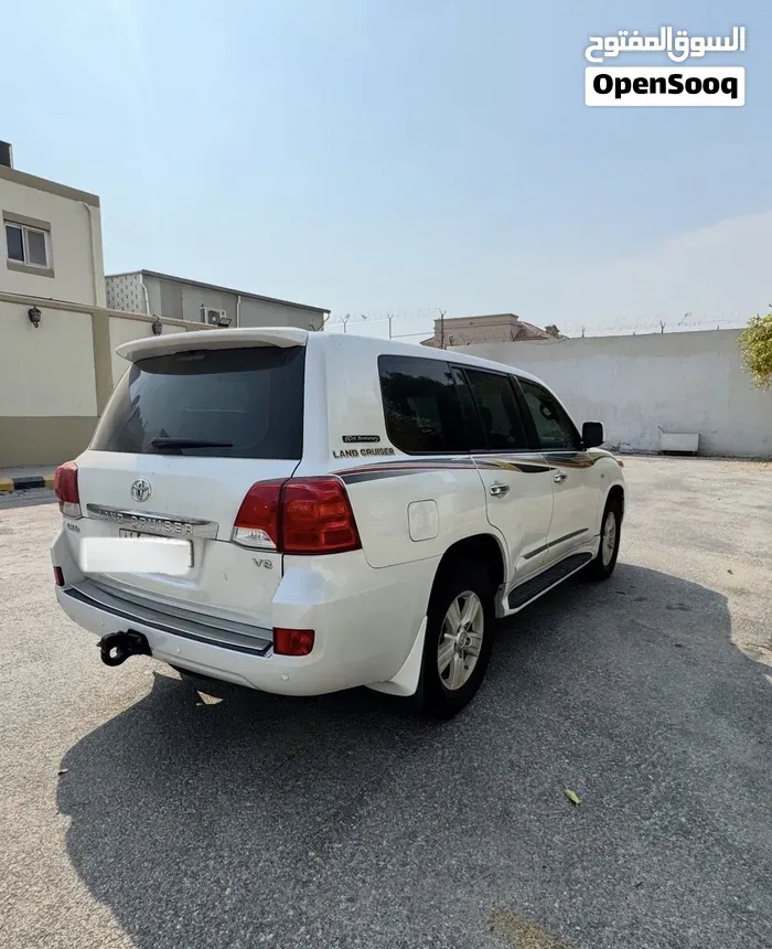 Toyota Land Cruiser 2011 photo 2