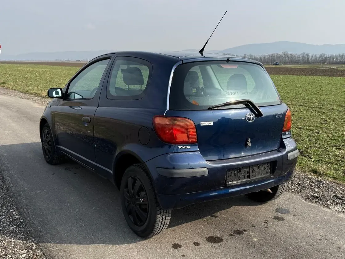 Toyota Yaris 2004 photo 3