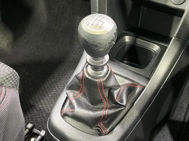 Suzuki Swift 2013 photo 3