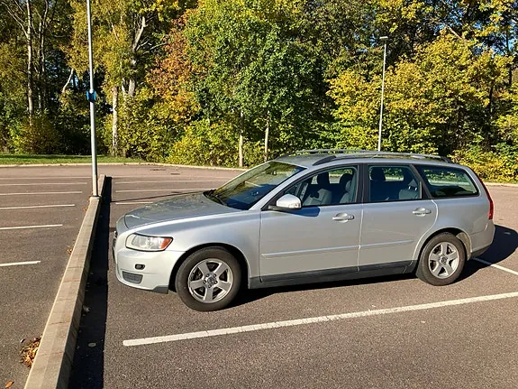 Volvo V50 2010 photo 2