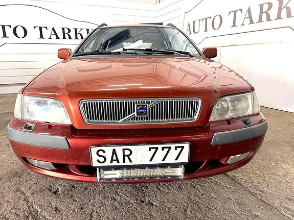 Volvo V40 2001 photo 2