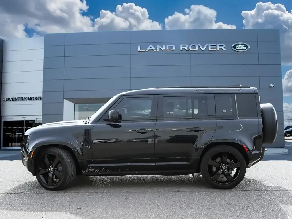 Land Rover Defender 2024 photo 2
