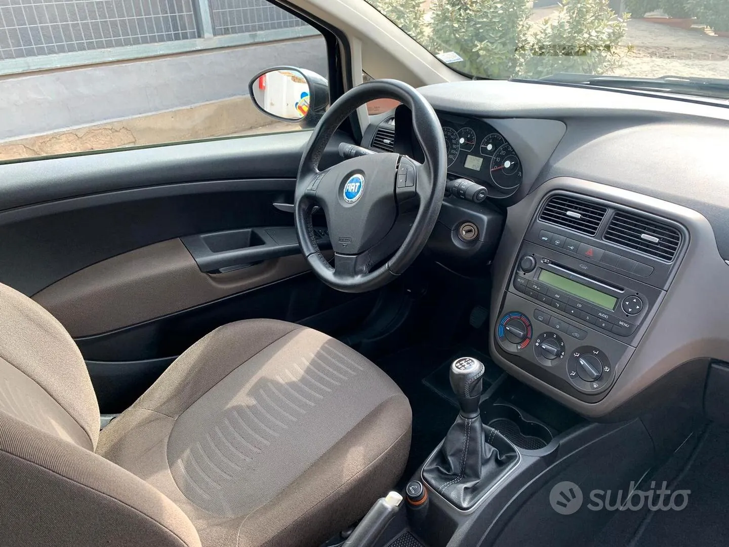 Fiat Grande Punto 2009 photo 2