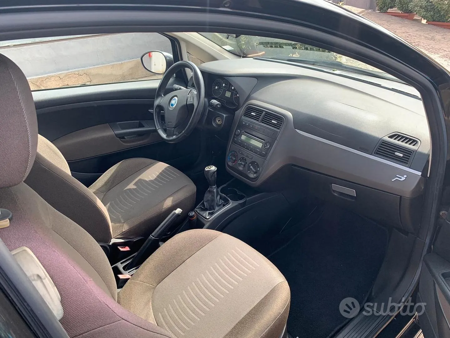Fiat Grande Punto 2009 photo 4