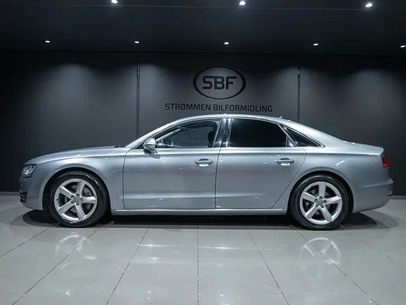 Audi A8 2011 photo 2