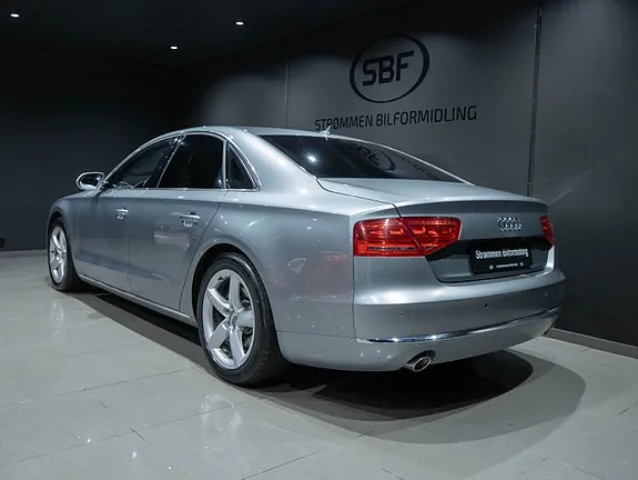Audi A8 2011 photo 4