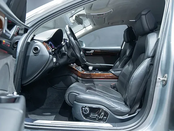 Audi A8 2011 photo 5
