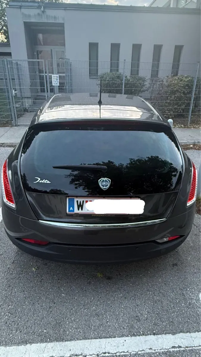Lancia Delta 2010 photo 2