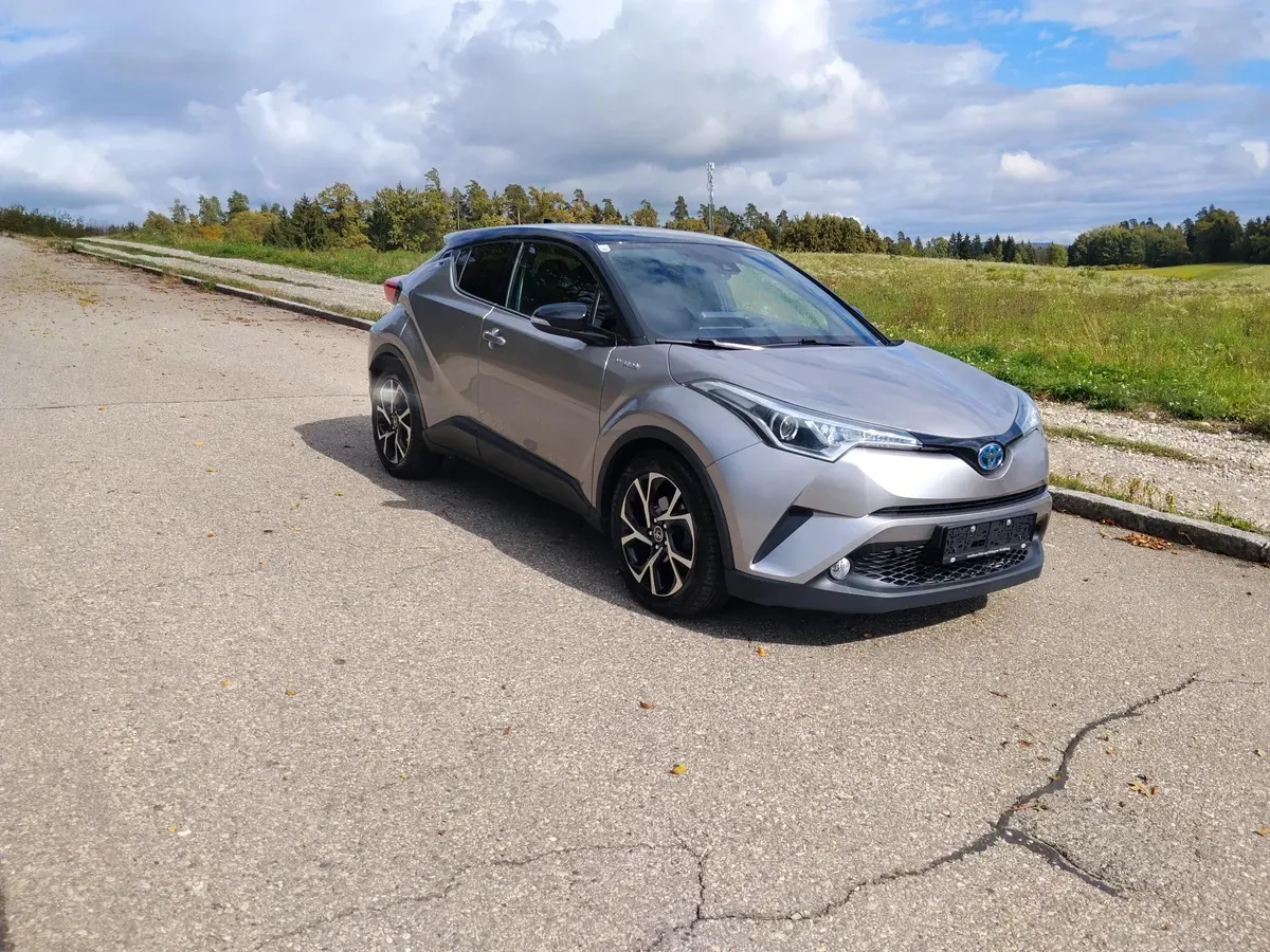 Toyota C-Hr 2017 photo 2