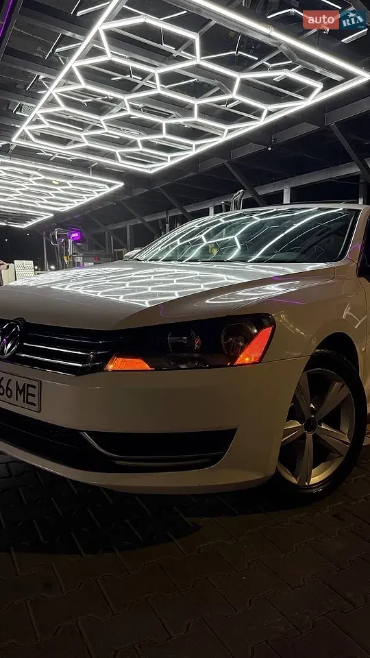 Volkswagen Passat 2011 photo 2