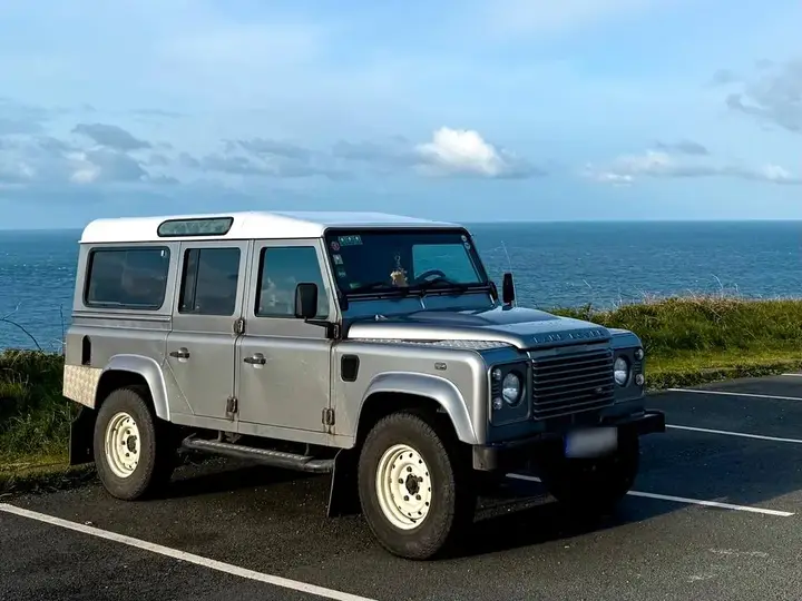 Land Rover Defender 110