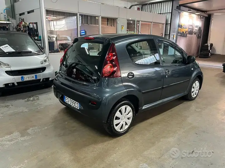 Peugeot 107 2013 photo 2