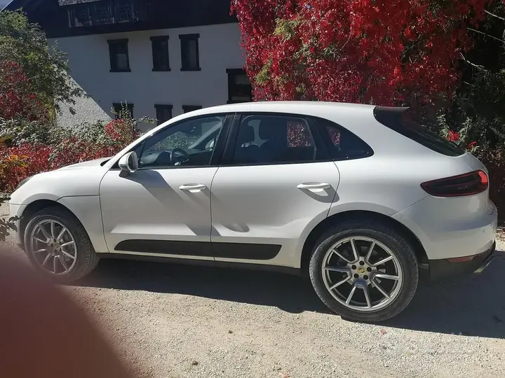 Porsche Macan S 2018 photo 2