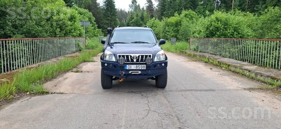 Toyota Land Cruiser 2003 photo 2