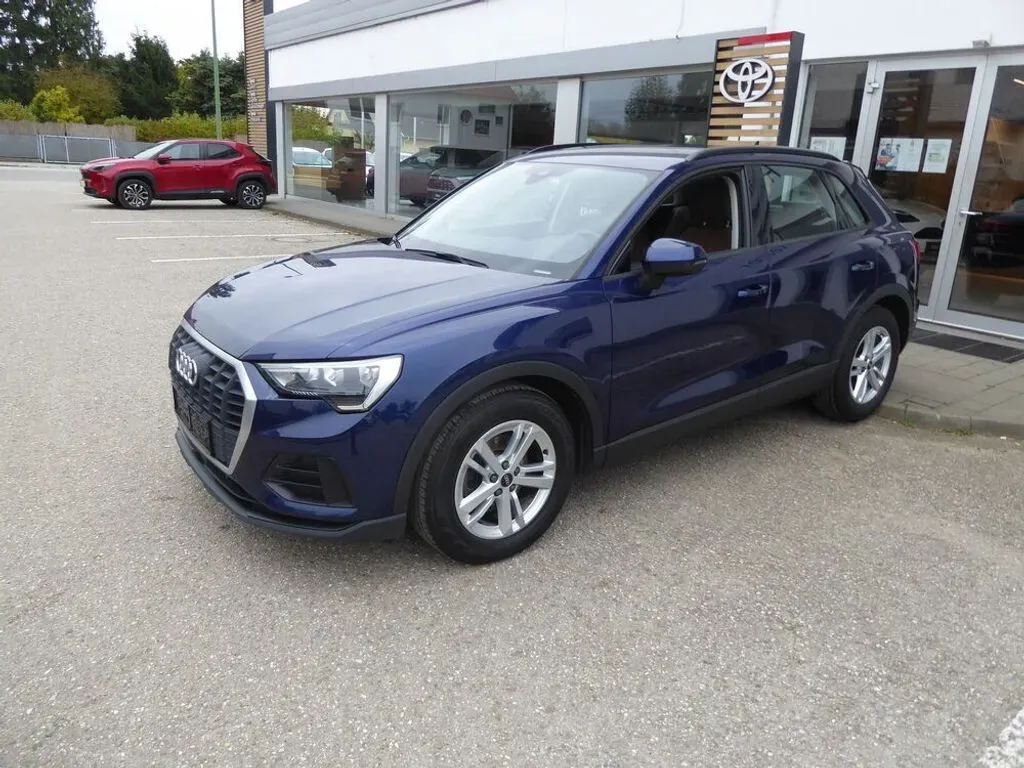 Audi Q3 2021 photo 2