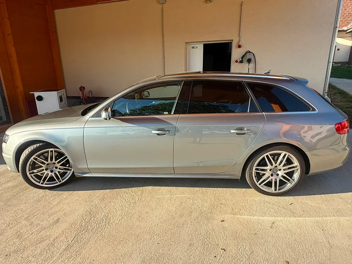 Audi A4 2010 photo 3