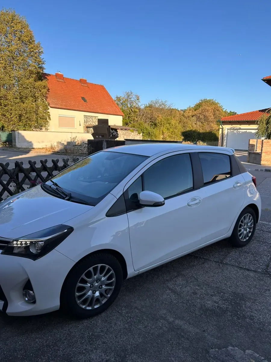 Toyota Yaris 2015 photo 2